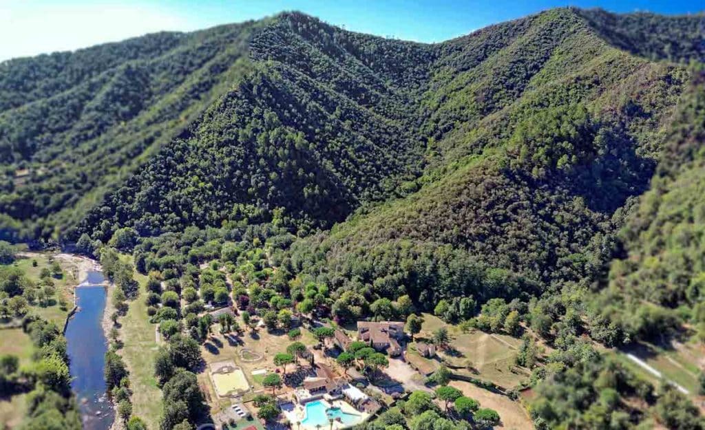 Camping dans le Gard mas de la Cam