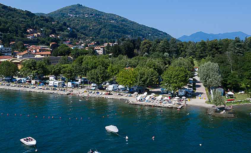Emplacements de camping sur le lac Majeur en Italie