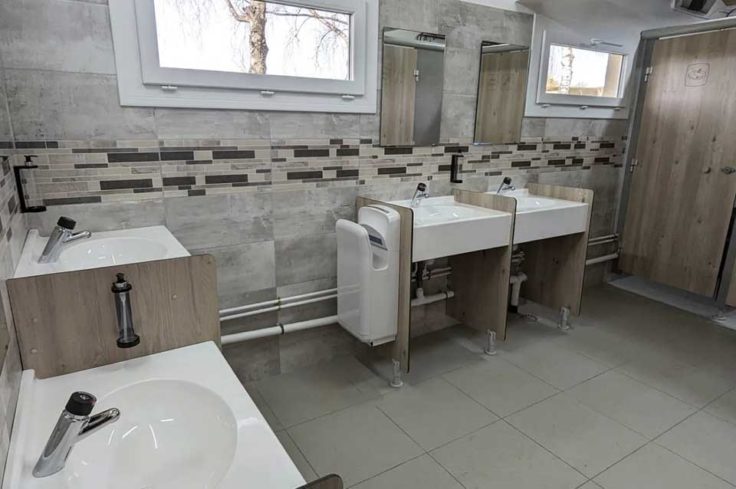 Nouveau bloc sanitaire sur le camping les Volcans en Auvergne