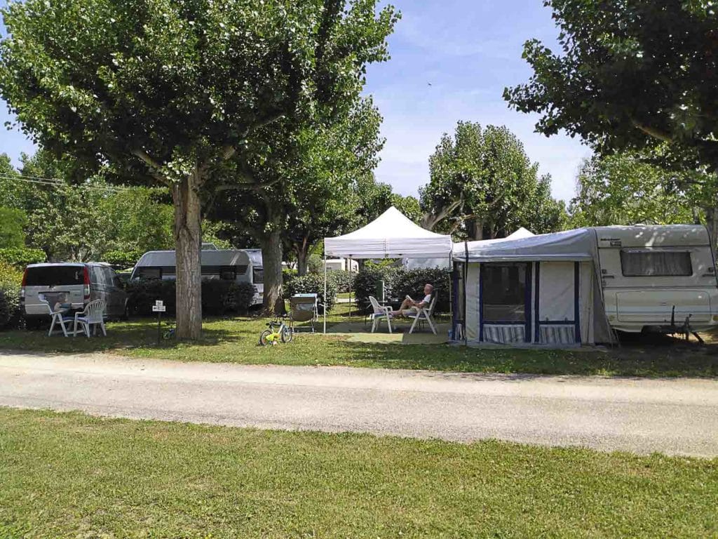 Emplacement de camping dans le Gard à Cornillon