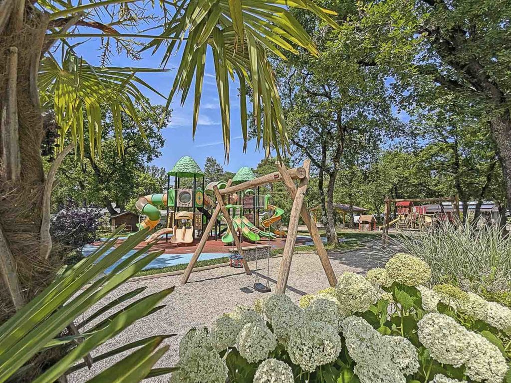 Emplacement de camping sur le lac Léman