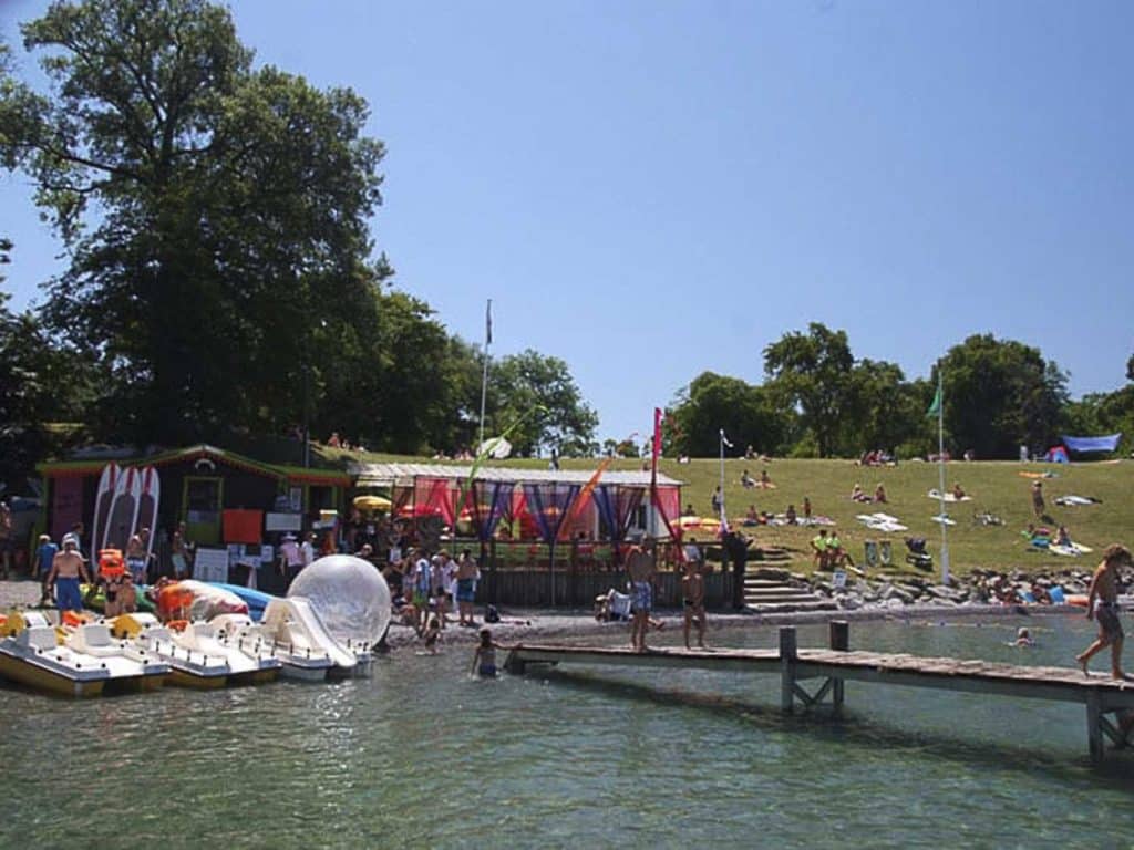 Emplacement de camping sur le lac Léman