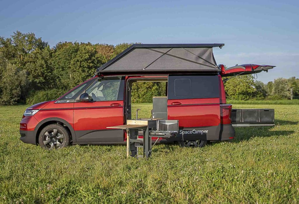 Entre toit relevable et tente de toit