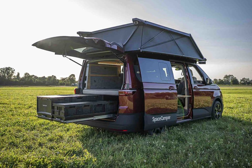 Entre toit relevable et tente de toit