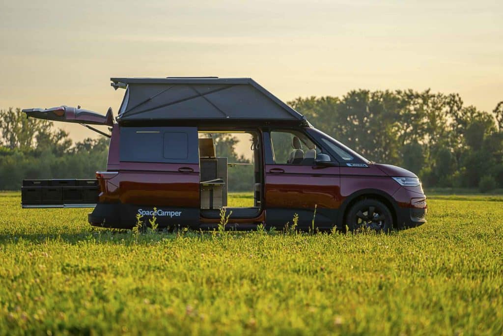 Entre toit relevable et tente de toit